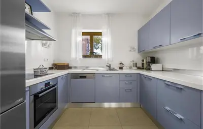 Kuhinja ili čajna kuhinja u objektu 4 Bedroom Cozy Home In Vodice