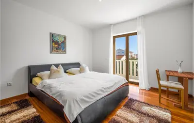 Krevet ili kreveti u jedinici u objektu 4 Bedroom Cozy Home In Vodice