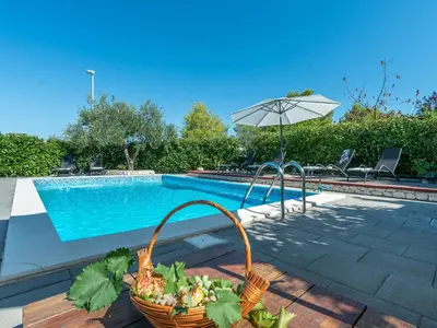 Bazen u objektu Holiday Home Otavia by Interhome ili u blizini