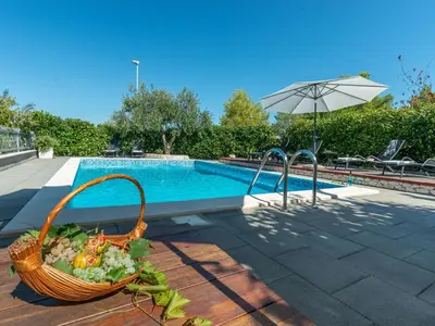 Bazen u objektu Holiday Home Otavia by Interhome ili u blizini
