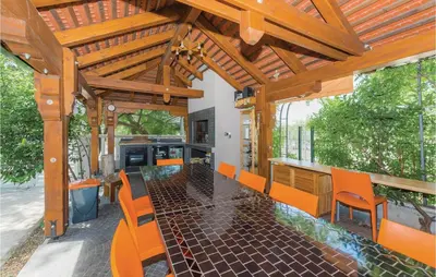 Popločani dio dvorišta ili vanjski dio objekta One-Bedroom Apartment In Grebastica