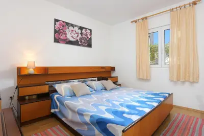 Krevet ili kreveti u jedinici u objektu Apartments by the sea Rogoznica - 20142