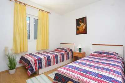 Krevet ili kreveti u jedinici u objektu Apartments by the sea Rogoznica - 20142