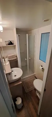 Kupaonica u objektu Holiday Pirovac