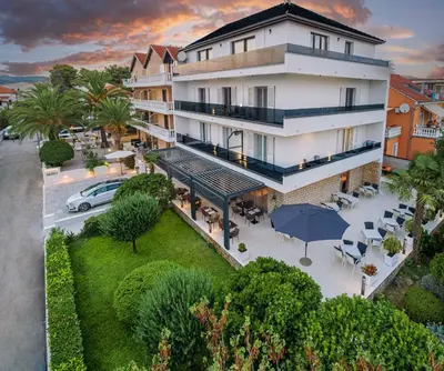 Bazen u objektu SIDRO Apartments ili u blizini