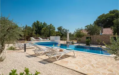 Bazen u objektu Pet Friendly Home In Oklaj With Sauna ili u blizini