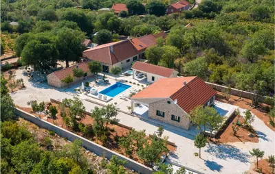 Bazen u objektu Pet Friendly Home In Oklaj With Sauna ili u blizini
