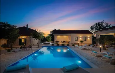 Bazen u objektu Pet Friendly Home In Oklaj With Sauna ili u blizini