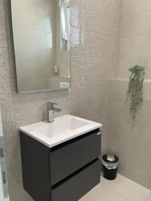 Kupaonica u objektu Villa Marena Vodice, Novo grijanje bazena!