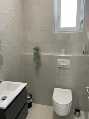 Kupaonica u objektu Villa Marena Vodice, Novo grijanje bazena!