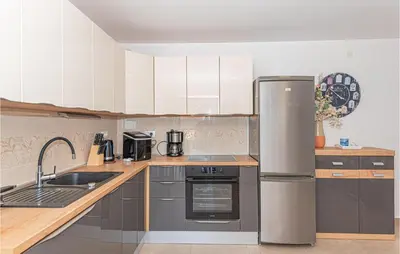 Kuhinja ili čajna kuhinja u objektu Nice Home In Razanj With Kitchen