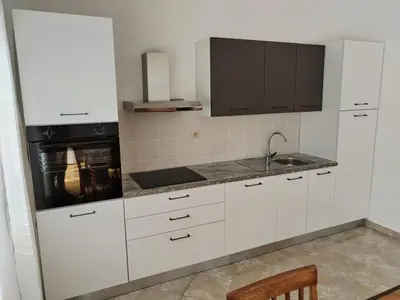 Kuhinja ili čajna kuhinja u objektu Apartmani Ljubo