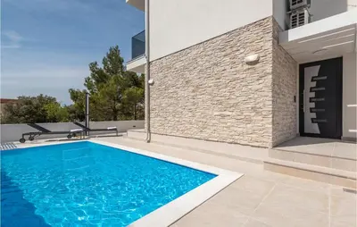 Bazen u objektu Cozy Home In Srima With Wifi ili u blizini