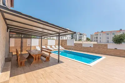 Bazen u objektu Holiday home Natalia ili u blizini