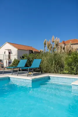Bazen u objektu Villa Salacija ili u blizini