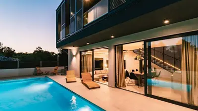 Bazen u objektu Casa Domina with sauna and whirlpool only 200 meters from the beach ili u blizini