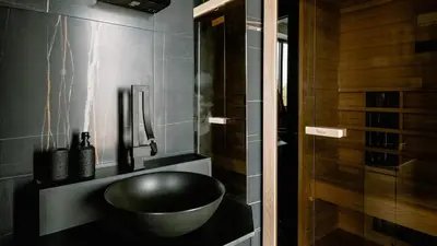 Kupaonica u objektu Casa Domina with sauna and whirlpool only 200 meters from the beach