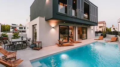 Bazen u objektu Casa Domina with sauna and whirlpool only 200 meters from the beach ili u blizini