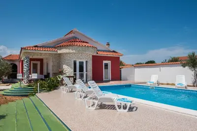 Bazen u objektu Family friendly house with a swimming pool Cista Velika, Vodice - 20234 ili u blizini