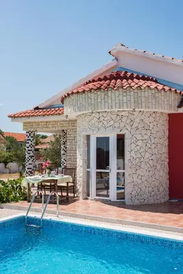 Bazen u objektu Family friendly house with a swimming pool Cista Velika, Vodice - 20234 ili u blizini
