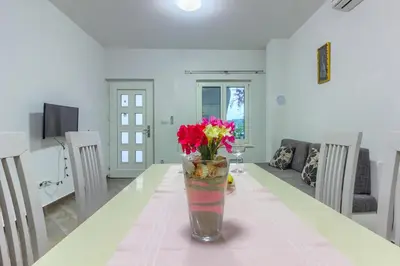 TV i/ili zabavni centar u objektu Apartmani Mato