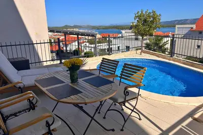 Bazen u objektu Luxury Apartment Ansi ili u blizini