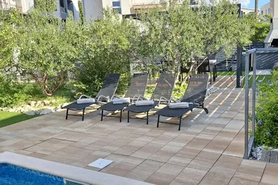 Bazen u objektu Family-friendly apartments with swimming pool Brodarica, Sibenik - 20248 ili u blizini