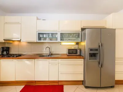 Kuhinja ili čajna kuhinja u objektu Villa Beauty Luxury Vodice
