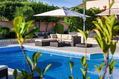 Bazen u objektu Villa Beauty Luxury Vodice ili u blizini
