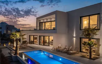 Bazen u objektu Awesome Home In Vodice ili u blizini