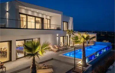 Bazen u objektu Awesome Home In Vodice ili u blizini