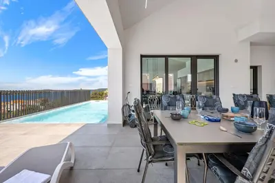 Bazen u objektu the Tinel -Modern Adriatic Villa with Heated Pool & Sea View near Šibenik ili u blizini