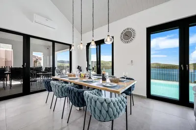 Bazen u objektu the Tinel -Modern Adriatic Villa with Heated Pool & Sea View near Šibenik ili u blizini