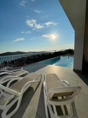 Bazen u objektu the Tinel -Modern Adriatic Villa with Heated Pool & Sea View near Šibenik ili u blizini