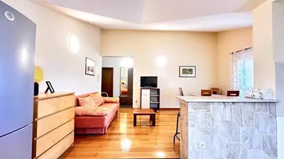 Kuhinja ili čajna kuhinja u objektu Spacious Apt in Tisno Near Garden Resort – 4 Min
