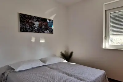 Krevet ili kreveti u jedinici u objektu Spacious Apt in Tisno Near Garden Resort – 4 Min