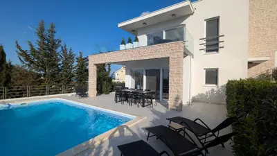 Bazen u objektu Villa Mare & Skye ili u blizini