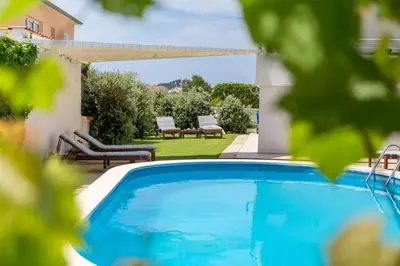 Bazen u objektu Apartments Tihi III ili u blizini