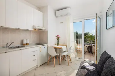 Kuhinja ili čajna kuhinja u objektu Apartments Tihi III