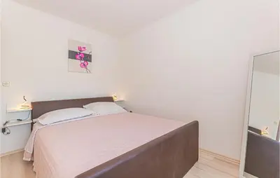 Krevet ili kreveti u jedinici u objektu Awesome Apartment In Razanj