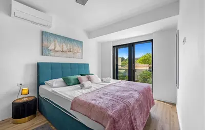 Krevet ili kreveti u jedinici u objektu 2 Bedroom Gorgeous Apartment In Jezera