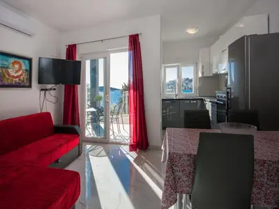 Kuhinja ili čajna kuhinja u objektu Apartments Happy Holiday