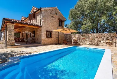 Bazen u objektu MY DALMATIA - Authentic villa Malou with private swimming pool ili u blizini