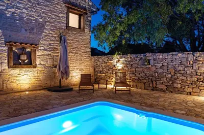 Bazen u objektu MY DALMATIA - Authentic villa Malou with private swimming pool ili u blizini