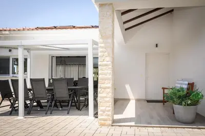 Balkon ili terasa u objektu Luxury villa near Šibenik with heated pool, jacuzzi & sauna
