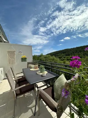 Pogled na planine ili pogled na planine iz apartmana