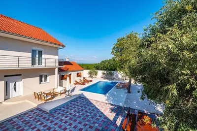 Bazen u objektu MY DALMATIA - Holiday home Zara with private swimming pool ili u blizini