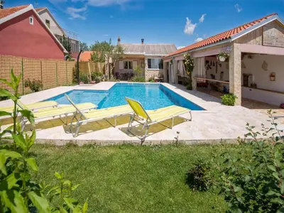 Bazen u objektu Holiday Home Velini Dvori ili u blizini