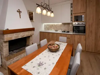 Kuhinja ili čajna kuhinja u objektu Holiday Home Velini Dvori