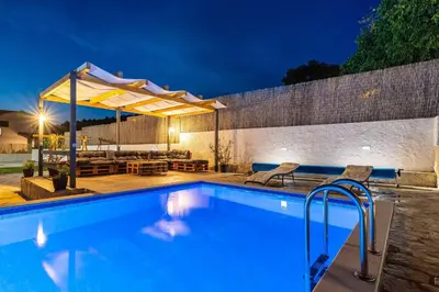 Bazen u objektu MY DALMATIA - Holiday home Agro Casa with private heated pool ili u blizini